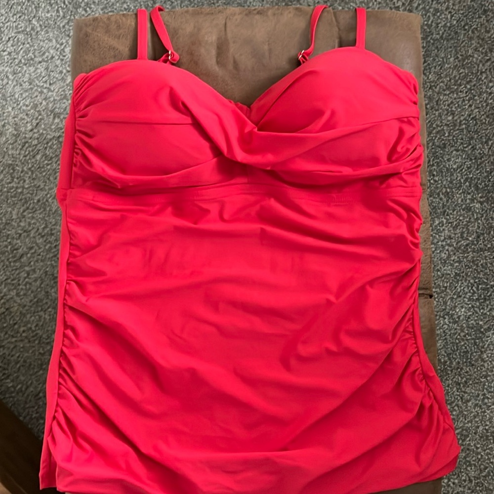 Red Two Piece Tankini Swim Suit Set.❤️❤️‍🔥❣️